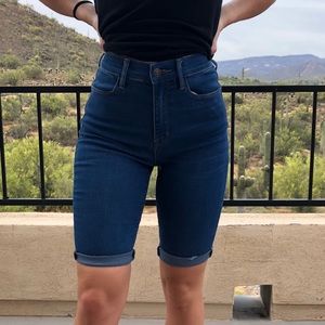 High waisted Bermuda shorts